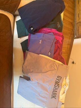 Gymshark women Leggings with Logo,, everything is size medium 💞🫶🏻bundle
